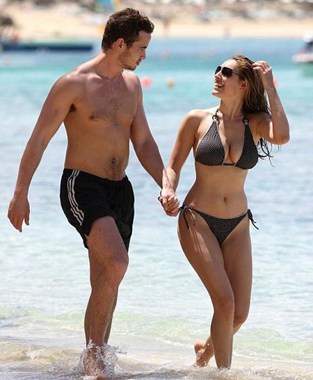 Kelly Brook Bikini Pictures By anton Leave a Comment